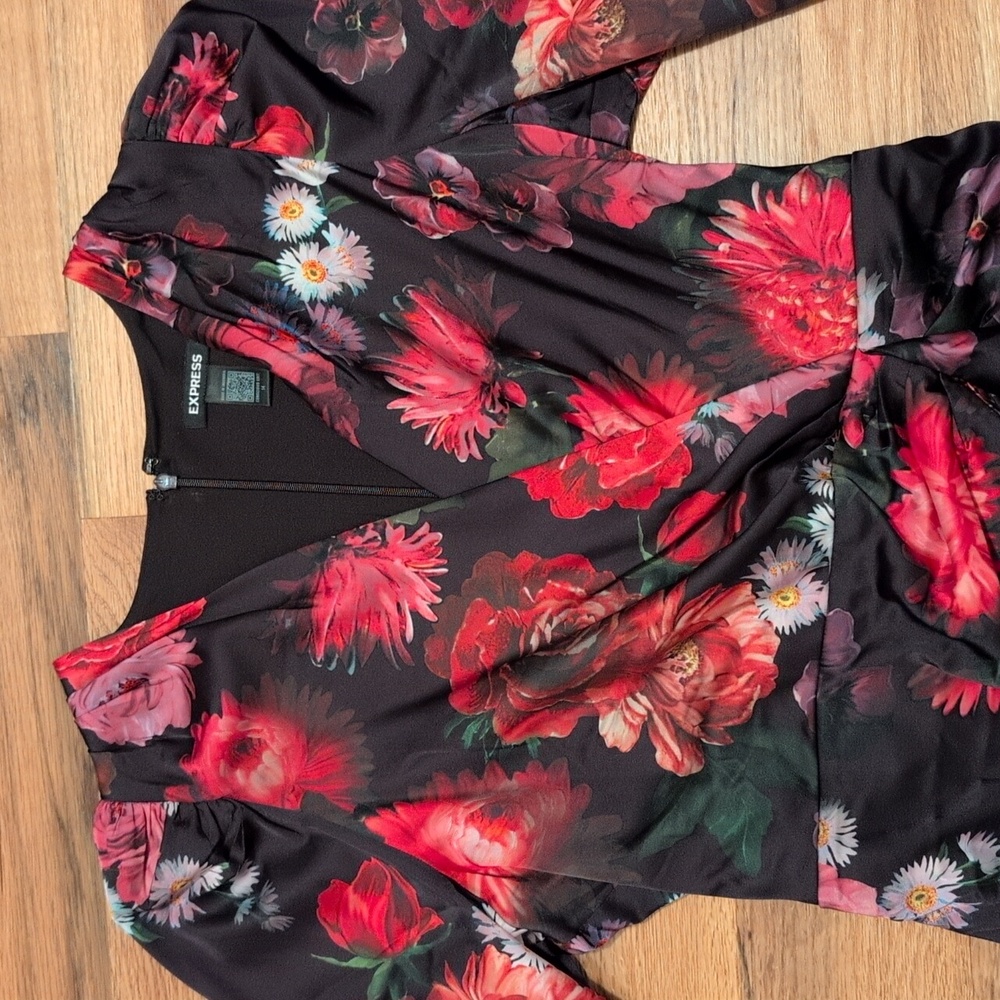 Express Floral Dress - Picture 2 of 6
